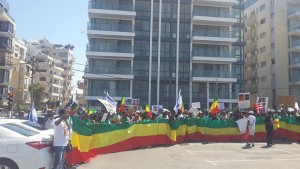 “እኛ ዝናብ ነው ‘ሚወርድብን ያገሬ ልጆች ግን ደማቸው እየፈሰሰ ነው” የ1 ዓመት ህጻን እናት